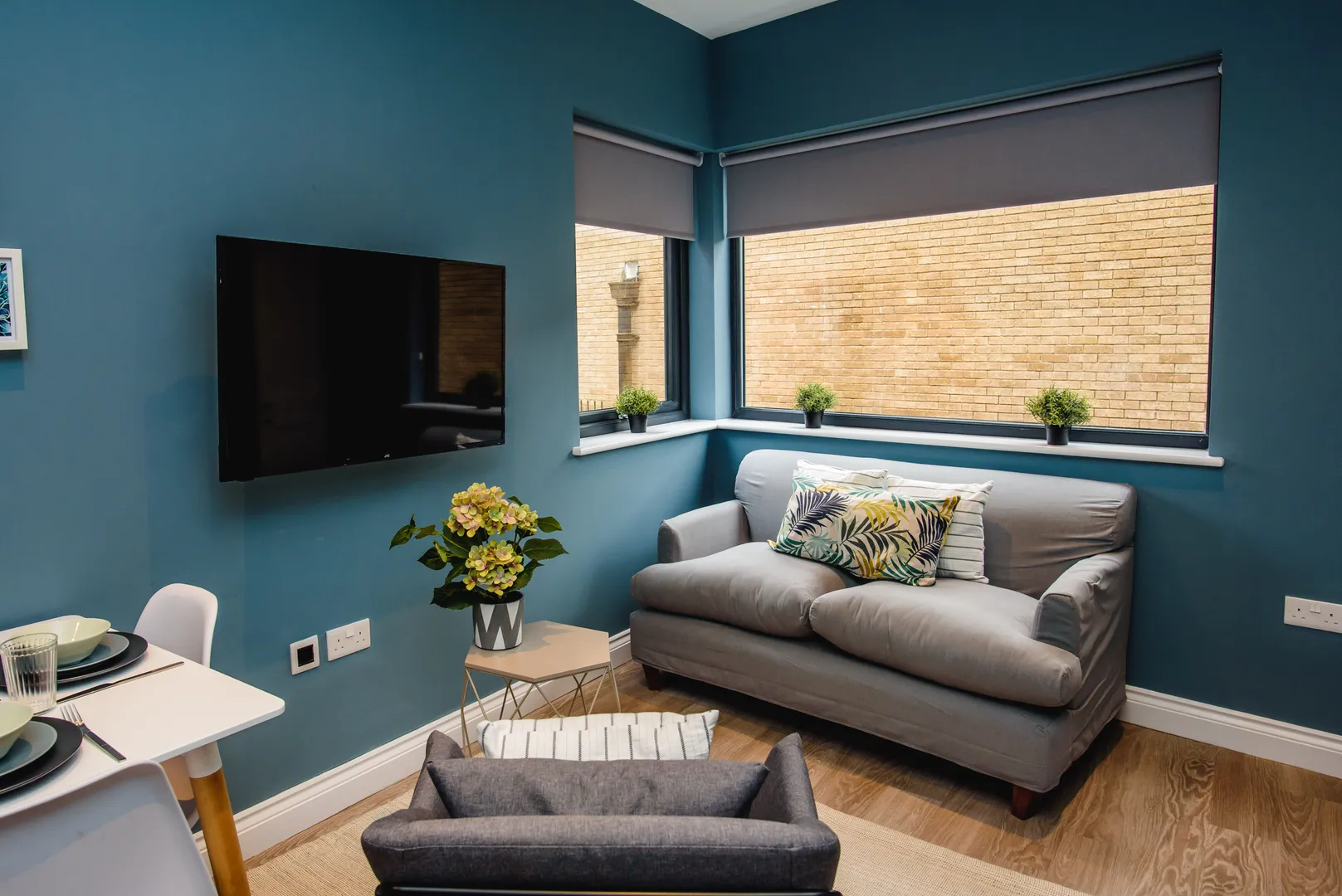 Flat D, 25 Lister Gate - Luxury 3 Bed City Centre Apartment - Image 1